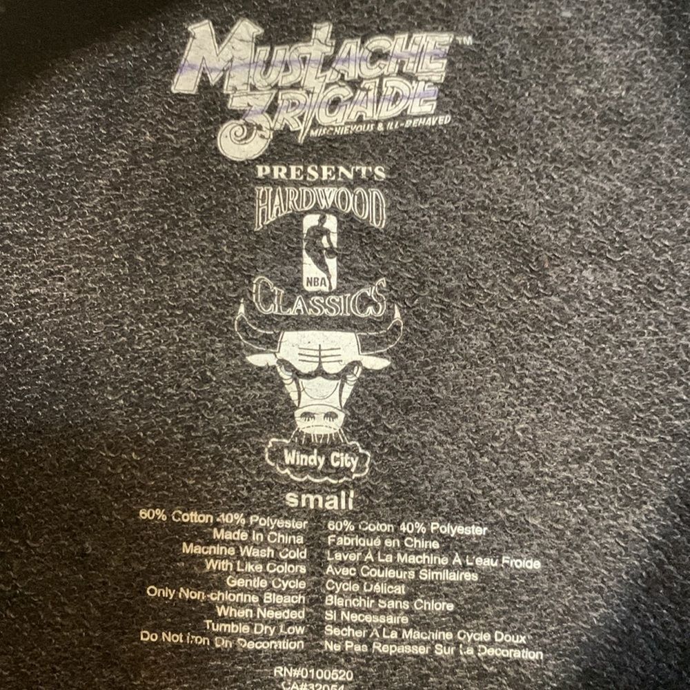 Vintage Chicago bulls sweater shirt, small, “Windy City”, great condition - Picture 6 of 11